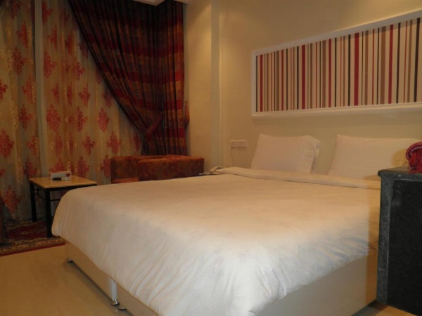 Marina Royal Hotel Suites image 23